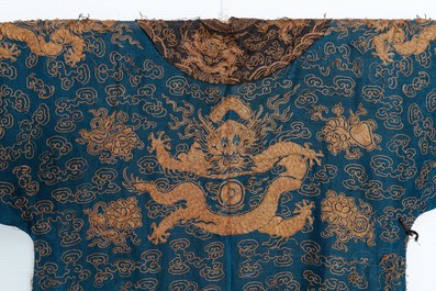A Chinese gold-thread embroidered summer robe, 19th C.