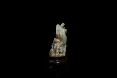 Een Chinees gevlekte celadon jade snijwerk met de 'Acht paarden van Mu Wang', Qing