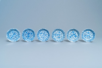 Une collection vari&eacute;e de tasses et soucoupes en porcelaine de Chine en bleu et blanc, Kangxi