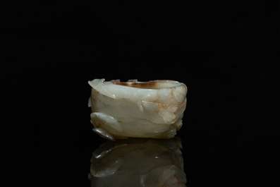 Een Chinese perzikvormige jade penselenwasser, Qing