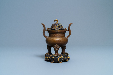 A Chinese bronze tripod censer with 'lotus leaf' cover and stand, 17/18th C.