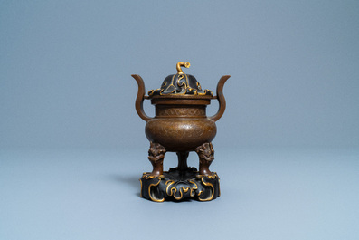A Chinese bronze tripod censer with 'lotus leaf' cover and stand, 17/18th C.