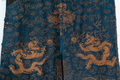 A Chinese gold-thread embroidered summer robe, 19th C.