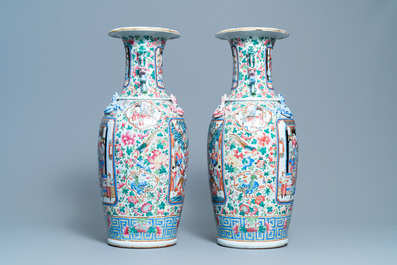 A pair of Chinese famille rose vases with a court scene and a battle scene, 19th C.