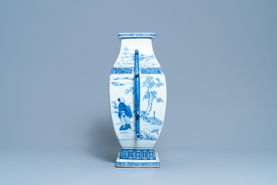 Een grote Chinese blauw-witte vaas met decor van 'Zeven wijzen in het bamboebos', Qianlong