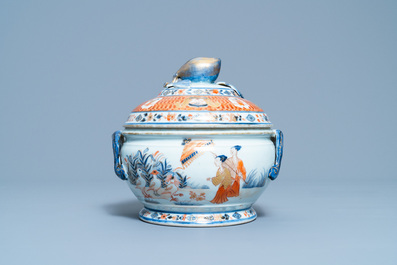 Een Chinese Imari-stijl dekselterrine naar Cornelis Pronk: 'Parasoldames', Qianlong