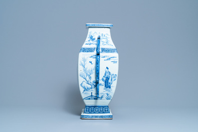 Un grand vase en porcelaine de Chine en bleu et blanc &agrave; d&eacute;cor des 'Sept sages dans la for&ecirc;t de bambou', Qianlong