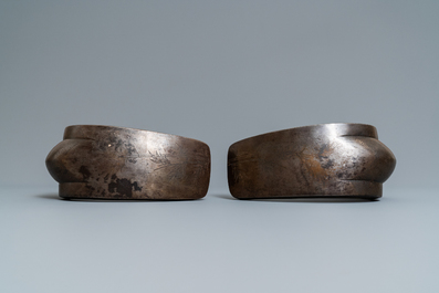 A pair of Japanese 'abumi' stirrups with 'raden' inlay of mother-of-pearl, Edo, 18th C.