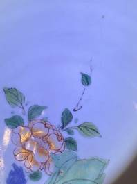 Un bol en porcelaine de Chine famille verte &agrave; d&eacute;cor en relief, Yongzheng