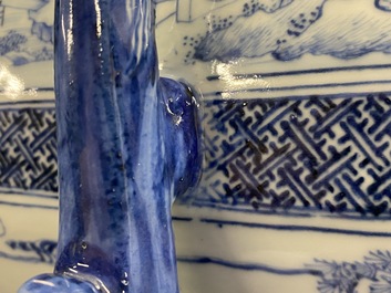 Un grand vase en porcelaine de Chine en bleu et blanc &agrave; d&eacute;cor des 'Sept sages dans la for&ecirc;t de bambou', Qianlong