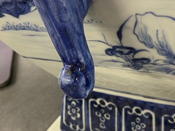 Un grand vase en porcelaine de Chine en bleu et blanc &agrave; d&eacute;cor des 'Sept sages dans la for&ecirc;t de bambou', Qianlong