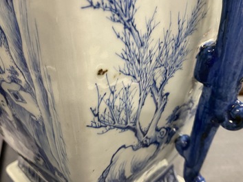 Un grand vase en porcelaine de Chine en bleu et blanc &agrave; d&eacute;cor des 'Sept sages dans la for&ecirc;t de bambou', Qianlong