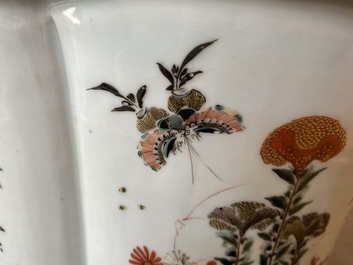 Une jardini&egrave;re imp&eacute;riale en porcelaine de Chine famille verte, marque et &eacute;poque de Kangxi