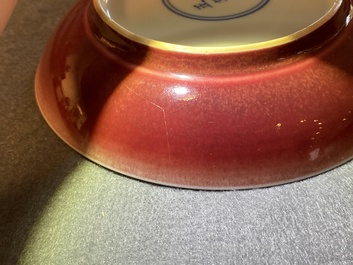 Une coupe en porcelaine de Chine au dos en rouge de cuivre, marque et poss. &eacute;poque de Yongzheng