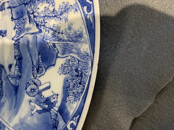 Un plat en porcelaine de Chine en bleu et blanc &agrave; d&eacute;cor de musiciens, Kangxi