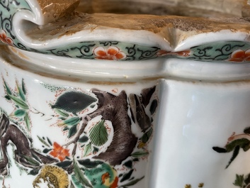 Une jardini&egrave;re imp&eacute;riale en porcelaine de Chine famille verte, marque et &eacute;poque de Kangxi