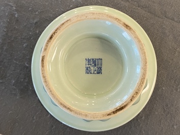Un crachoir ou 'zhadou' en porcelaine de Chine c&eacute;ladon monochrome, marque de Yongzheng, R&eacute;publique