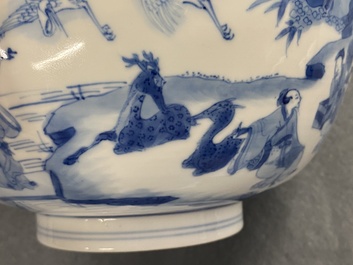 Un bol en porcelaine de Chine en bleu et blanc &agrave; d&eacute;cor de lettr&eacute;s et leurs servants, marque et &eacute;poque de Kangxi