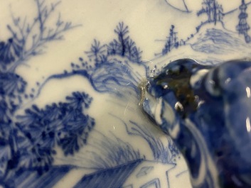Een grote Chinese blauw-witte vaas met decor van 'Zeven wijzen in het bamboebos', Qianlong