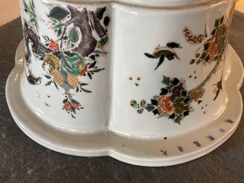 Une jardini&egrave;re imp&eacute;riale en porcelaine de Chine famille verte, marque et &eacute;poque de Kangxi