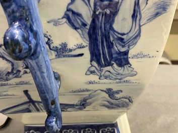 Un grand vase en porcelaine de Chine en bleu et blanc &agrave; d&eacute;cor des 'Sept sages dans la for&ecirc;t de bambou', Qianlong