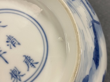 Un bol en porcelaine de Chine en bleu et blanc &agrave; d&eacute;cor de lettr&eacute;s et leurs servants, marque et &eacute;poque de Kangxi