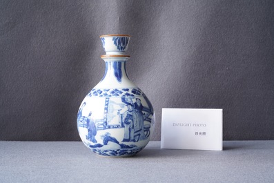 Een Chinese blauw-witte hookah-basis met verhalend decor, Kangxi