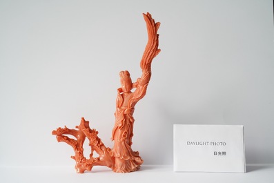 A Chinese carved red coral group of a lady with a bird, 19/20th C.