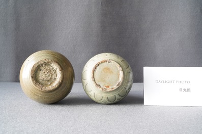 Deux vases en porcelaine c&eacute;ladon de Cor&eacute;e, probablement Goryeo/Joseon, 14/15&egrave;me