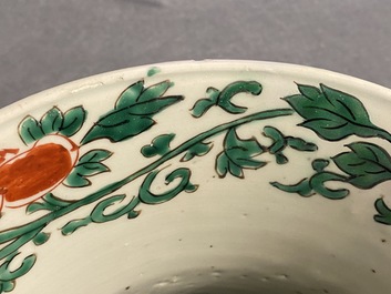 Une paire de grands vases de forme 'gu' en porcelaine de Chine wucai, &eacute;poque Transition