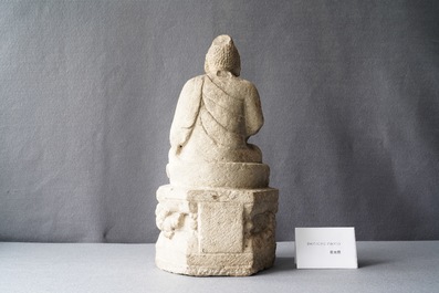 Een Chinese stenen groep met Boeddha op een troon, Wei of later