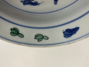 Une assiette en porcelaine de Chine wucai de type ko-sometsuke, &eacute;poque Transition