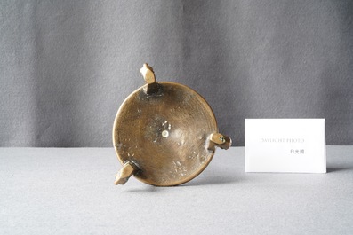 Een bronzen kandelaar, Vlaanderen of Nederland, 14/15e eeuw