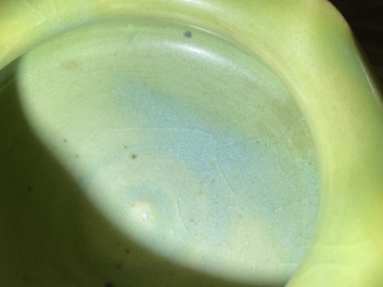 Un lave-pinceaux en porcelaine de Chine c&eacute;ladon de Longquan, Yuan