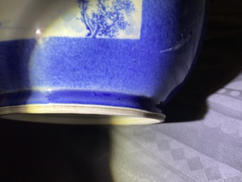 Een Chinese blauw-witte en koperrode kom met poederblauwe fondkleur, Jiajing merk, Kangxi