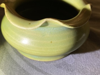 Un lave-pinceaux en porcelaine de Chine c&eacute;ladon de Longquan, Yuan