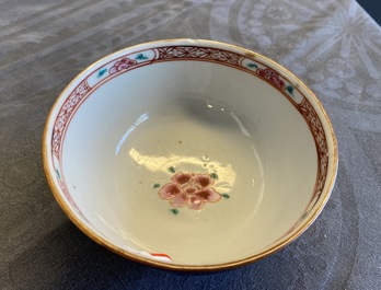 Quatre bols en porcelaine de Chine famille rose &agrave; fond brun capucin, Qianlong