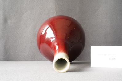 Een Chinese flesvormige vaas met 'langyao' glazuur, Qianlong