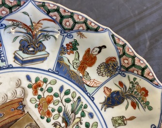 Un plat de la s&eacute;rie des 'Provinces' en porcelaine de Chine famille verte aux armes de Namur, Kangxi/Yongzheng
