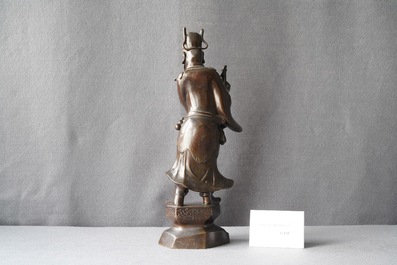 Een grote Chinese bronzen figuur van Li Tieguai, Ming