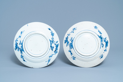 Une paire de plats en porcelaine d'Arita en bleu et blanc, Japon, Edo, 17/18&egrave;me