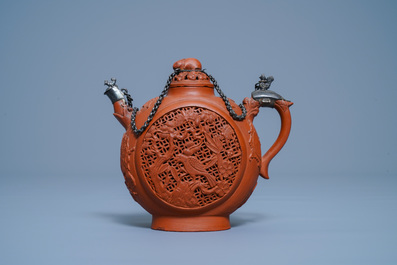 Een Chinese dubbelwandige opengewerkte Yixing steengoed theepot met zilveren montuur, Kangxi