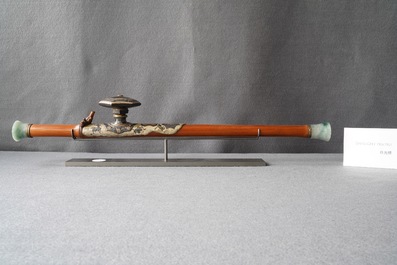 Une pipe &agrave; opium en bambou, jad&eacute;&iuml;te, m&eacute;tal paktong et gr&egrave;s de Yixing, Chine, 19&egrave;me