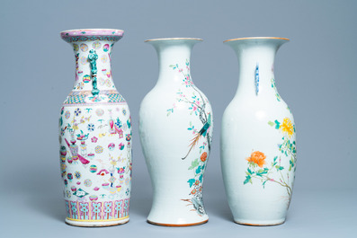 Trois vases en porcelaine de Chine famille rose, 19&egrave;me