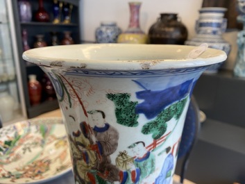 Un vase de forme 'gu' en porcelaine de Chine wucai, Shunzhi