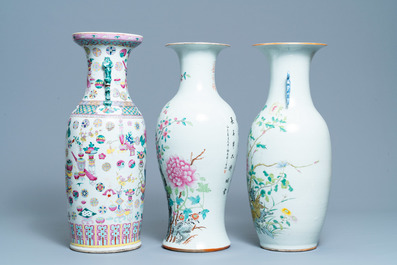 Trois vases en porcelaine de Chine famille rose, 19&egrave;me