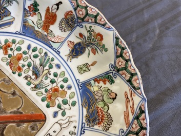 Un plat de la s&eacute;rie des 'Provinces' en porcelaine de Chine famille verte aux armes de Namur, Kangxi/Yongzheng