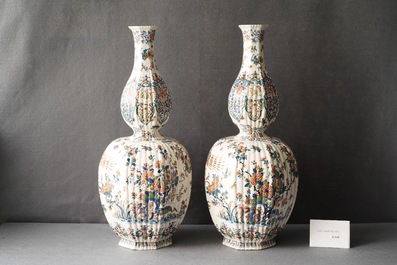 A pair of exceptional large ribbed Dutch Delft cashmere palette vases with flower vases, ca. 1700