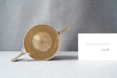 Un troph&eacute;e d&eacute;dicac&eacute; en argent, Shanghai ou Hong Kong, dat&eacute; 1932