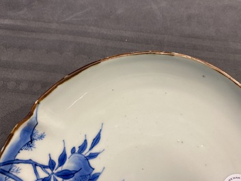 Une coupe en forme de p&ecirc;che en porcelaine de Chine en bleu et blanc ko-sometsuke pour le march&eacute; japonais, Tianqi